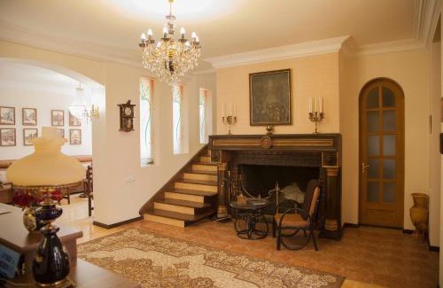 Kentron Hotel | Top-Rated Hin Yerevantsi Hotel with Pool and Breakfast