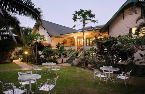 Wailuku Bed & Breakfast | Hinano Suite: Vintage Escape with Complimentary Breakfast