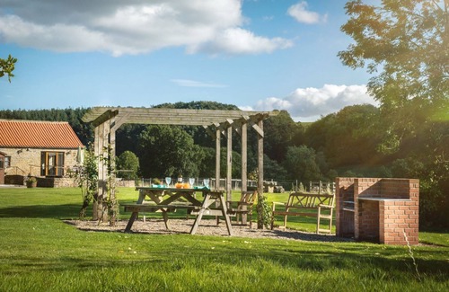 Pickering Cottage | Cozy Hindburn Cottage with Breakfast for Two Guests