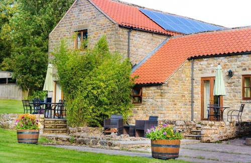 Pickering Cottage | Cozy Hindburn Cottage with Breakfast for Two Guests