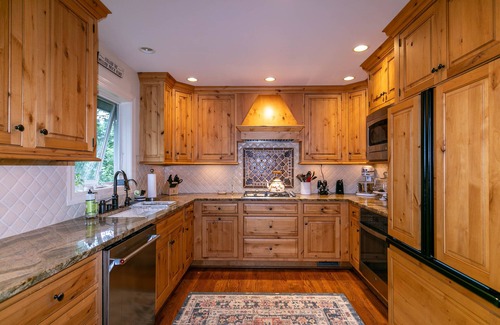 Boone House | Discover Hinesight at Hound Ears: Pet-Friendly Getaway