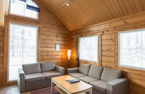 Konnevesi Ski Chalet | Relax at Hinkkalan Lomamökit with Ocean View & Hot Tub