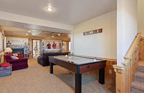 Island Park House | Escape to Hint of Heaven: Hot Tub, Fishing & Trails Await