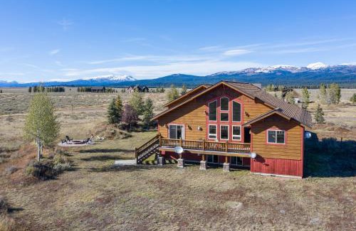 Island Park House | Escape to Hint of Heaven: Hot Tub, Fishing & Trails Await