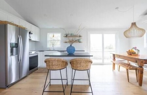 Eastward Look House | Cozy Renovated Cottage with Kitchen | 3BD/1BA Retreat