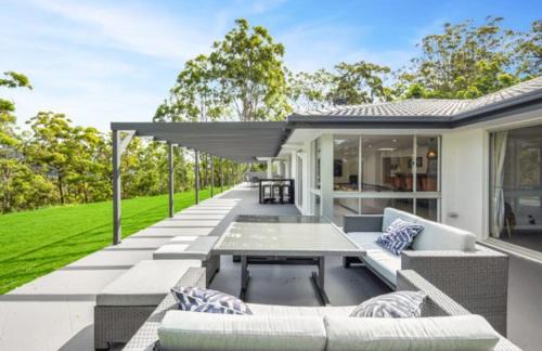Canungra House | Charming The Farmhouse in Canungra: 4-Star Pet & Child Friendly