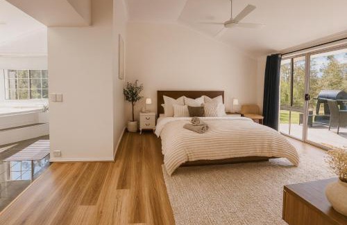 Canungra House | Charming The Farmhouse in Canungra: 4-Star Pet & Child Friendly