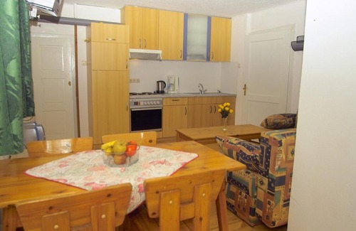Gruenau im Almtal Apartment | Pet-Friendly Hinterrinnbach Apartments with Hot Tub Access