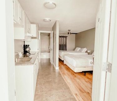 Hinton Hotel | Pet-Friendly Hinton Highway Inn with Family Amenities