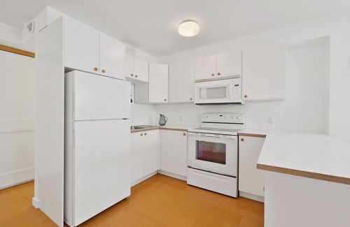 Hintonburg Apartment | Hintonburg Hideaway - Doors away from Wellington St. West