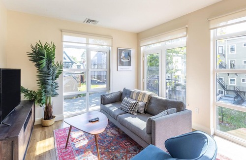 Newtonville Apartment | Hip 1BR Apartment in Austin Near MBTA & Parks