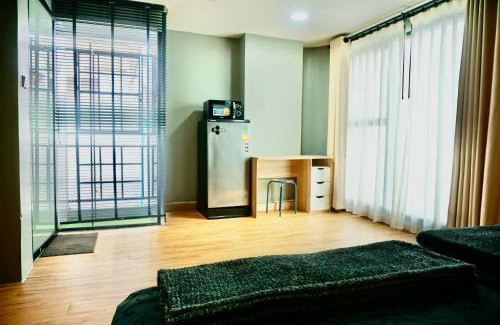 Silom Apartment | Trendy Apartment in Silom Soi 3 with Rooftop Views