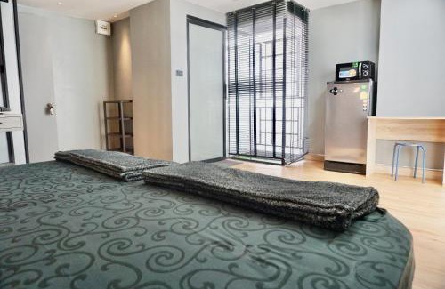 Silom Apartment | Trendy Apartment in Silom Soi 3 with Rooftop Views