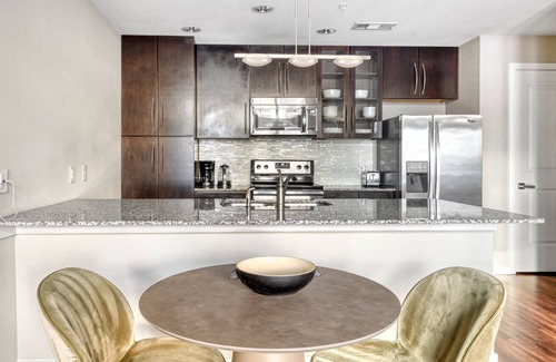 Barton Heights Apartment | Hip Barton Springs 1BR w/ W/D, Gym & Pool, nr Town Lake, by Blueground