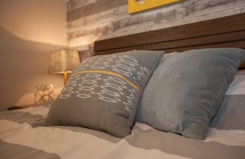 Pittsburgh Apartment | Trendy & Inviting Hotel for City Exploration and Game Days