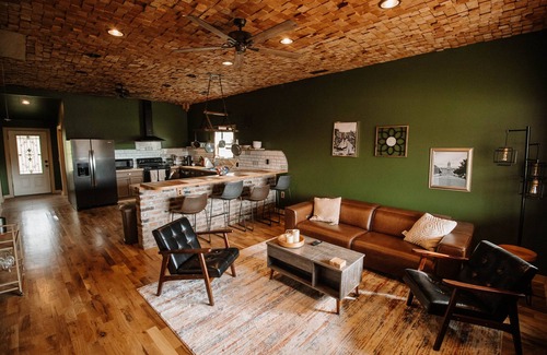 Columbia House | Trendy Home Steps from Downtown - Rated 9.4/10!