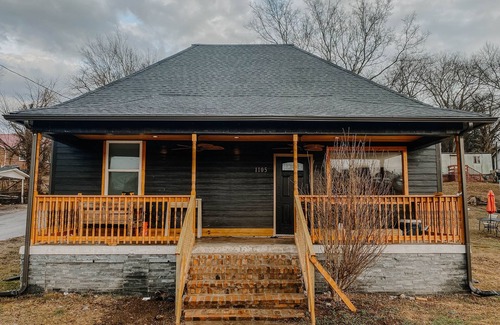Columbia House | Trendy Home Steps from Downtown - Rated 9.4/10!