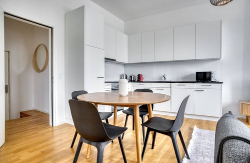 Langstrasse Apartment | Modern Langstrasse Room with Kitchen, Steps from Market