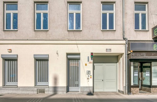 Matzleinsdorf Apartment | Modern 2BR Apartment with Elevator near Matzleinsdorferplatz