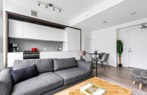 South Beach Apartment | Discover Hip Rincon Hill 1BR with Rooftop & Hot Tub