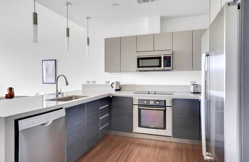 The Villas Apartment | Modern 1BR in Santana Row with Pool & Gym, Near Google