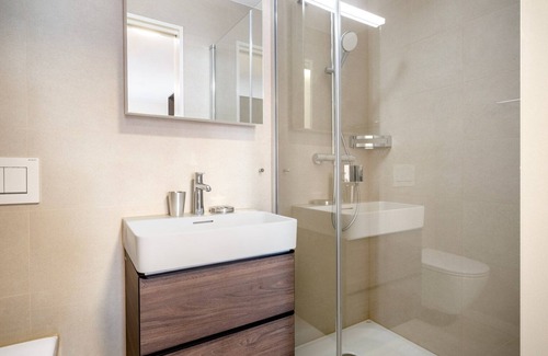 Sihlfeld Apartment | Stylish Wiedikon 1.5 Room with Kitchen & W/D, Near Market