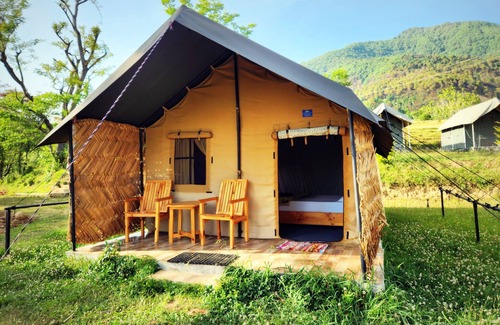 Gunehr RV Rental | Discover Hipostel Bir - A Cozy Stay with Café Delights