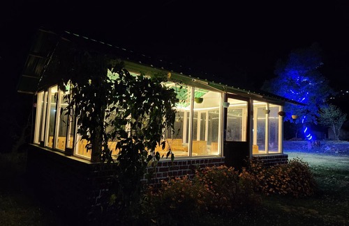 Gunehr RV Rental | Discover Hipostel Bir - A Cozy Stay with Café Delights