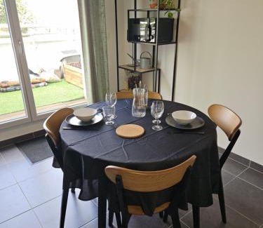 Faubourg Sud Apartment | Hippolyte - Magnifique appartement en centre-ville