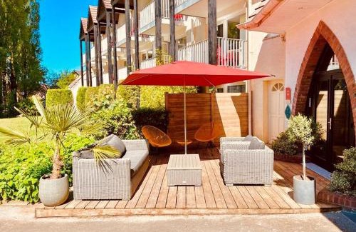 Le Touquet-Paris-Plage Apartment | Hippotel: Family-Friendly Retreat with Pool and Pet Options