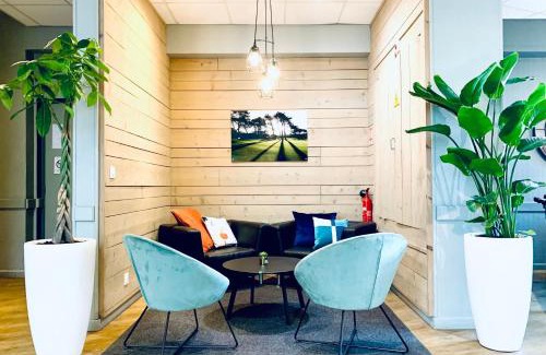 Le Touquet-Paris-Plage Apartment | Hippotel: Family-Friendly Retreat with Pool and Pet Options