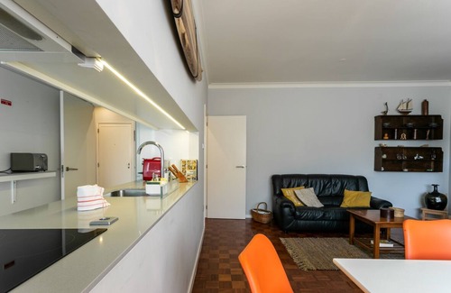 Lordelo do Ouro e Massarelos Apartment | Trendy River Retreat: Pet-Friendly with Family Amenities