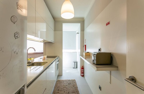 Lordelo do Ouro e Massarelos Apartment | Trendy River Retreat: Pet-Friendly with Family Amenities