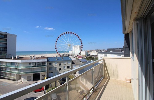 Berck-sur-Mer Apartment | Seaside Retreat: Apartment for 4 with Ocean Views & Parking