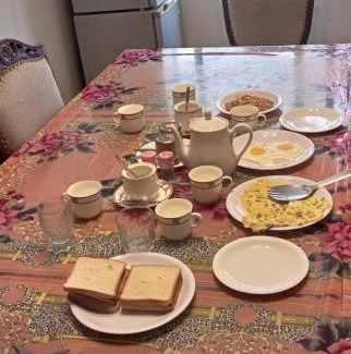 PECHS House | Hira Guest House: Family-Friendly Stay with Dining Options