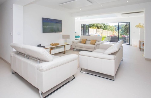 Merthyr Tydfil Cottage | Discover Hiraeth at the Brecon Beacons: Family-Friendly Retreat