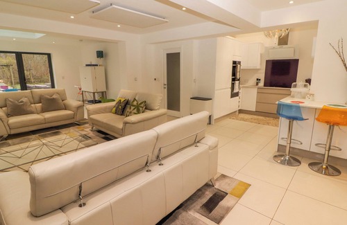 Merthyr Tydfil Cottage | Hiraeth