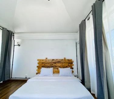 Guraidhoo House | Oceanfront Bliss at Hiraeth Island Home - Guest Rated 10/10