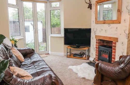 Henllan House | Pet-Friendly Hiraethog: 4-Star Retreat with Great Reviews