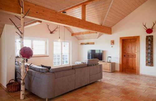 Hoechenschwand Apartment | Family-Friendly Retreat at Hirsch-Lounge with High Ratings