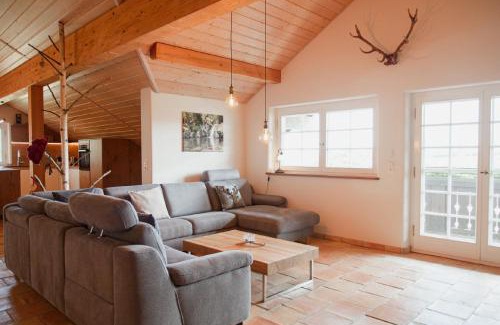 Hoechenschwand Apartment | Family-Friendly Retreat at Hirsch-Lounge with High Ratings