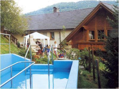 Biederbach House | Discover Hirschen-Dorfmühle: Pet-Friendly Comfort Awaits
