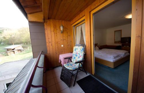 Biederbach House | Discover Hirschen-Dorfmühle: Pet-Friendly Comfort Awaits