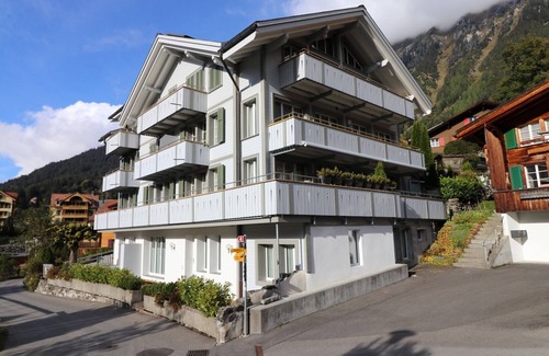 Wengen Apartment | Top-Rated Hirschen Residence 2 with Breakfast & Kitchen