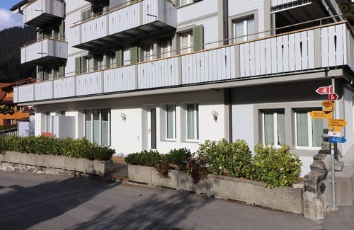 Wengen Apartment | Top-Rated Hirschen Residence 2 with Breakfast & Kitchen