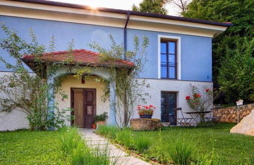 Seggauberg Apartment | Discover Hirschmugl Domaene Seggau: 4-Star Pet-Friendly Stay