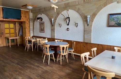 Liebengrun Apartment | Enjoy Hirt's Brau-& Gasthof with Pool and Family-Friendly Perks