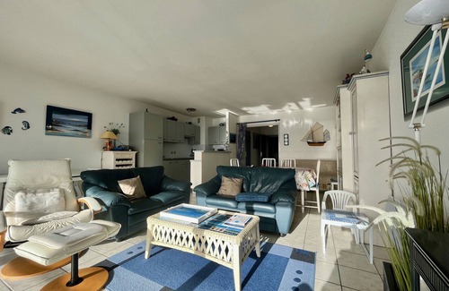 Quiberon Apartment | Hissez Ô-vue Mer: Family-Friendly Retreat with Spa & Hot Tub