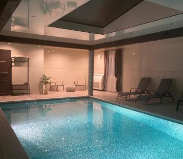 Bezouce Bed & Breakfast | Indulgent Histoire d'Ô - Poolside Retreat with Ocean Views