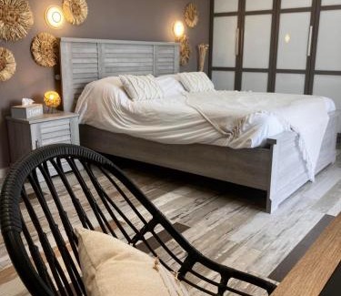 Bezouce Bed & Breakfast | Indulgent Histoire d'Ô - Poolside Retreat with Ocean Views
